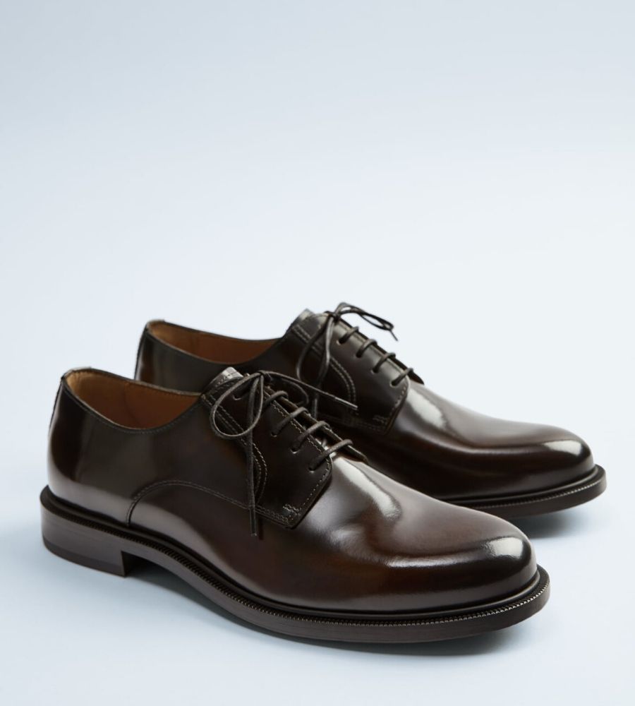 Zapato de piel marrón 49,99€ Zara
