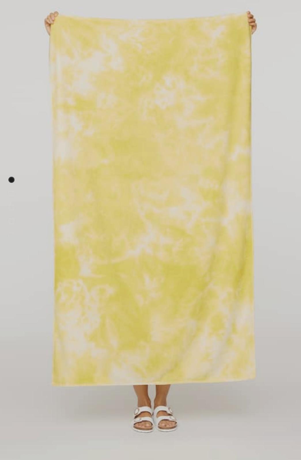 Toalla con estampado tye-dye en amarillo