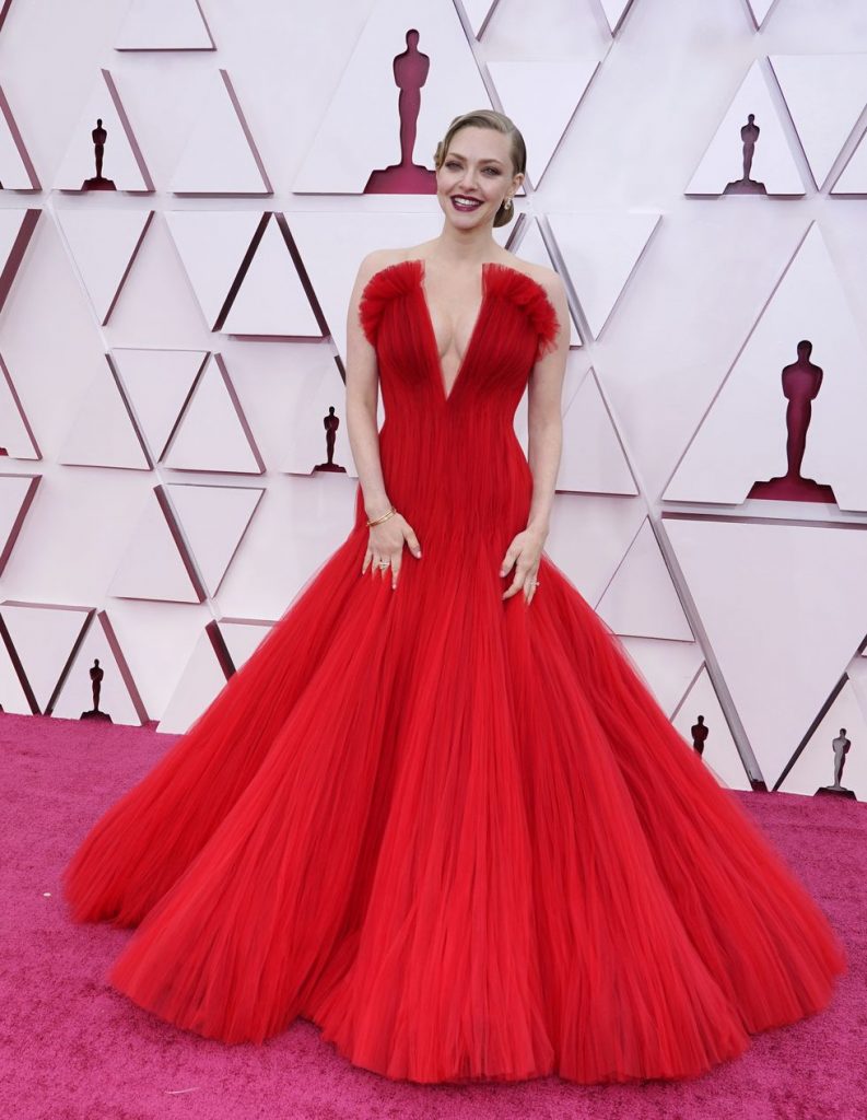 Amanda Seyfried alfombra roja Oscar 2021