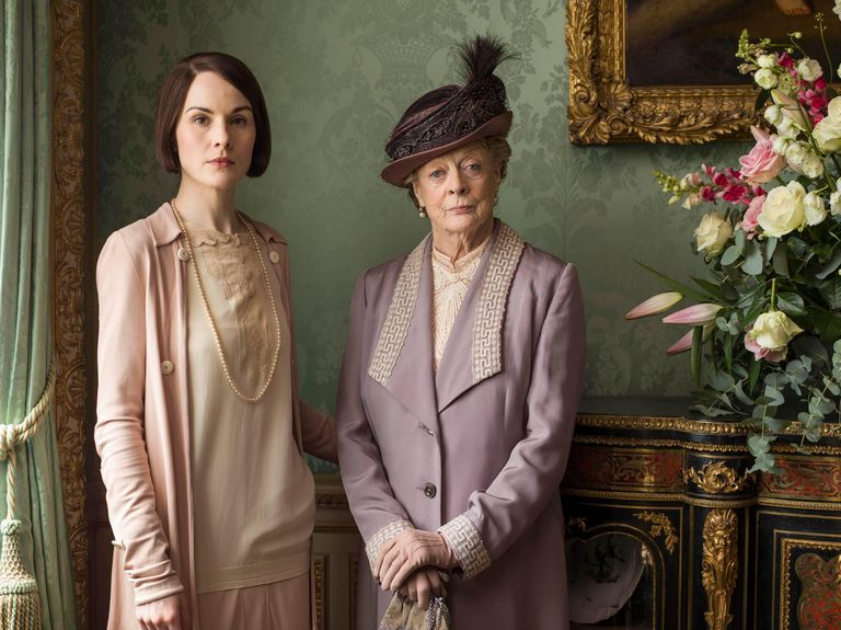 Michelle Dockery y Maggie Smith en una imagen de promoción de Downton Abbey.