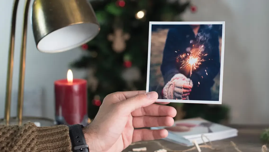 Regalos personalizados para la familia: Cómo los álbumes de fotos pueden unir a tu familia esta Navidad