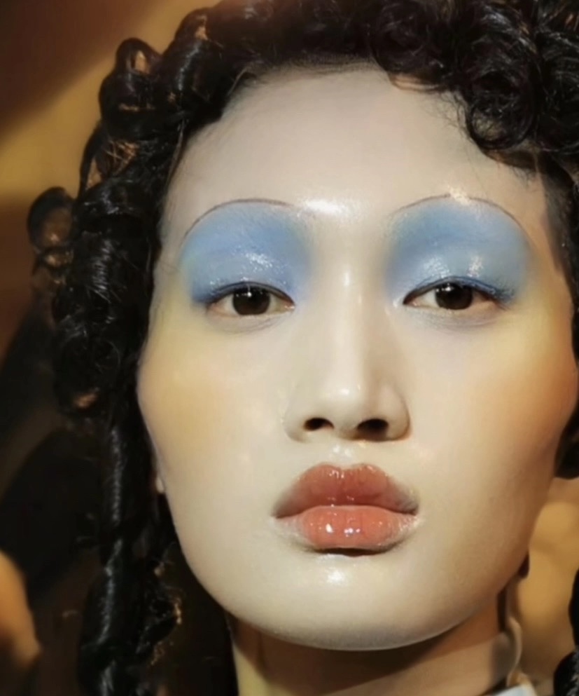 maquillaje efecto muñeca de porcelana por McGrath.