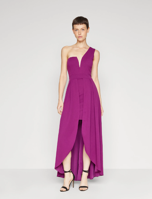 Vestido violeta largo y ajustado sin mangas y hombros descubiertos (38,75€).