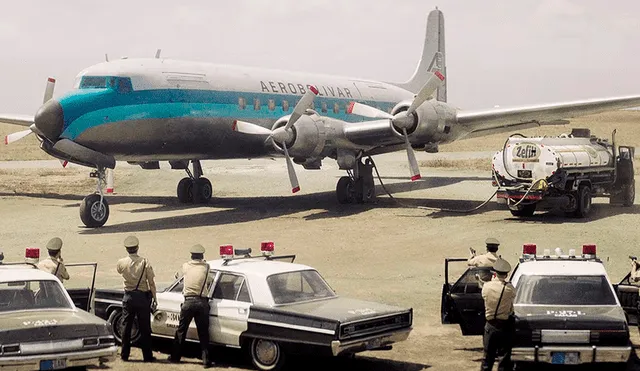 Escena de la serie secuestro del vuelo 601.
