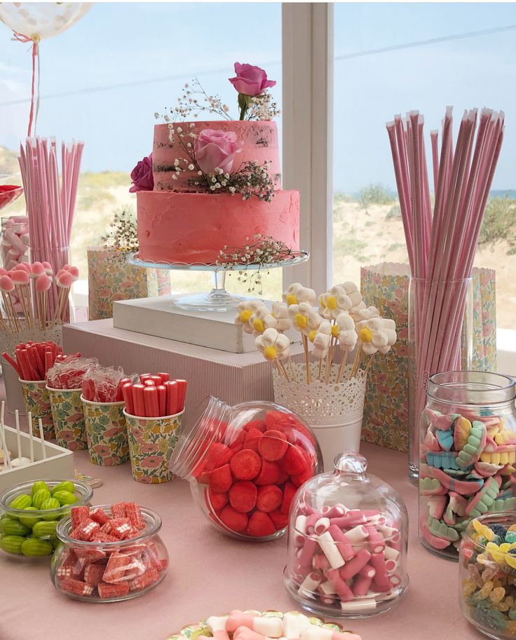 Candy bar en tonos rosados.